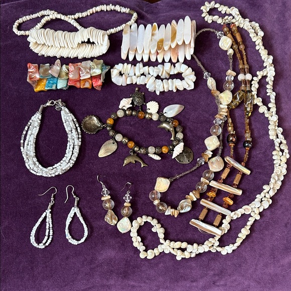 Jewelry - Elegant Pearlescent and Bead Jewelry Set